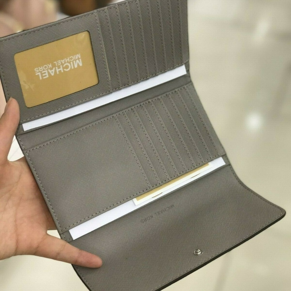 Michael Kors Jet Set Travel LG Trifold Wallet - Picture 3 of 3